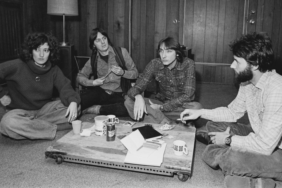 _BAnQ's tweet photo. 🎵 En 1974, Beau Dommage marque l’histoire avec son premier album. Des années plus tard, arrivé du Mexique, notre bibliothécaire Oscar découvre leur musique, un pont entre le Québec et ses racines. Célébrons ensemble les 50 ans de ce trésor musical :
https://t.co/ptylkFQCnO https://t.co/PHWru072IW