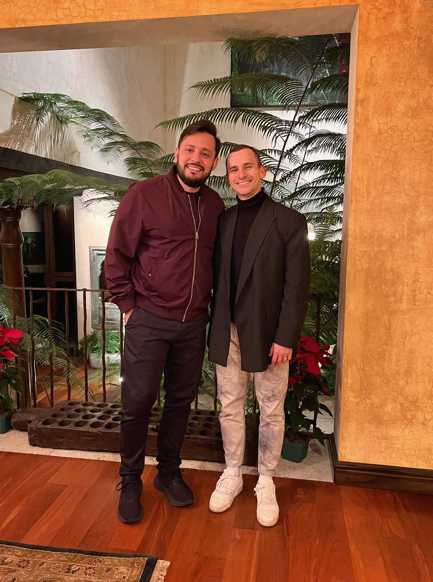 Les presento mi nuevo amigo Juan Diego Luna, de Guatemala 🇬🇹 recién tuve el regalo de Dios de compartir unos días con él, es de la nueva generación de pastores y predicadores, un hombre que ama al Señor, ama la Escritura, se esfuerza por ser fiel a ella, ama a la iglesia, ama