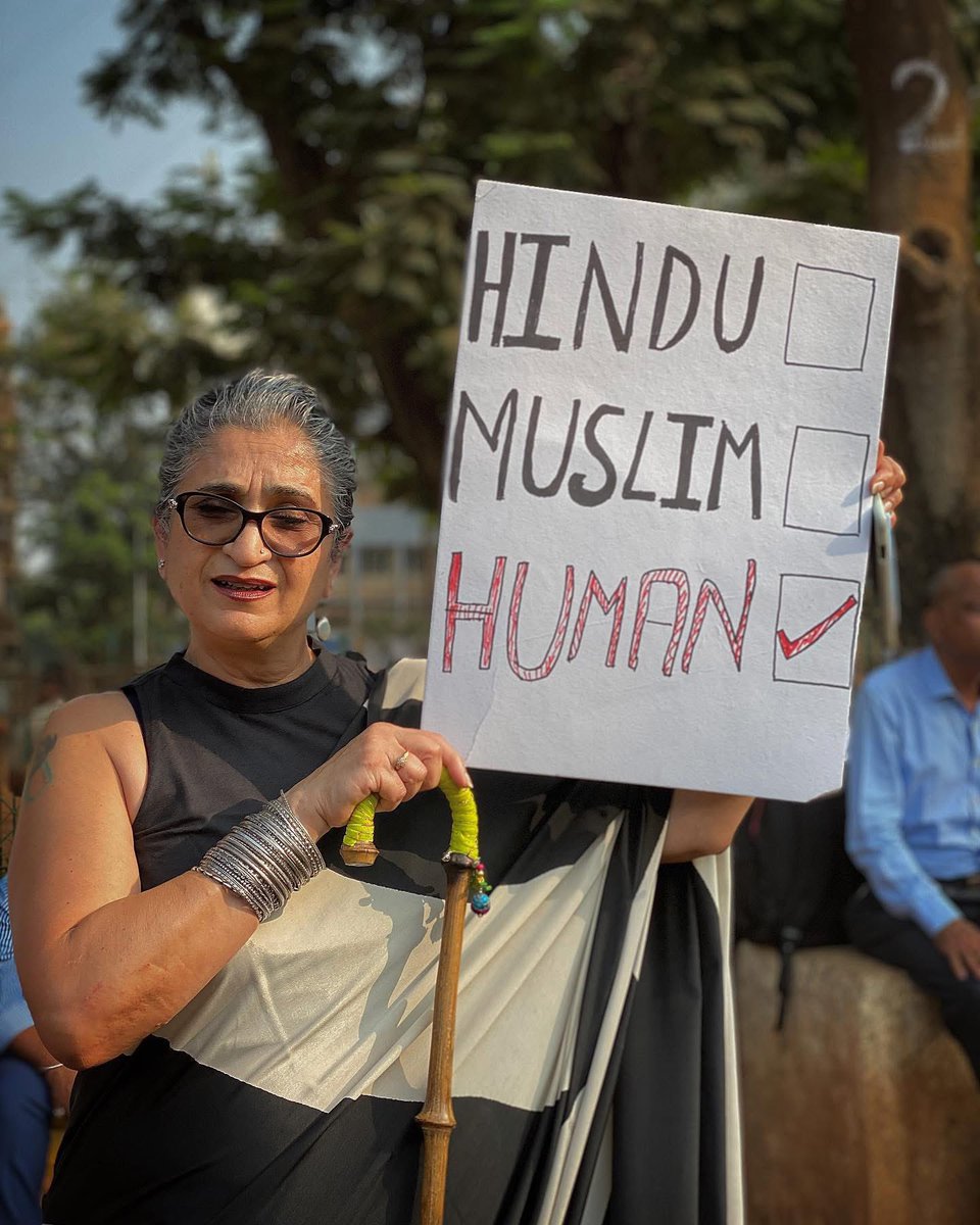 vijivenkatesh's tweet photo. A young boy gave me this poster to hold ! I would not have asked for a better one . #NoToCAA #NoToNRC #BombaysaysNo
Dec 2019 August Kranti Maidan https://t.co/LPbA9A7yxi