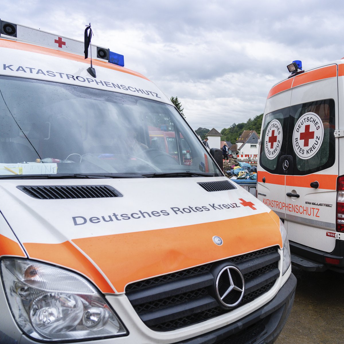 Mehr Handlungsspielraum für Brand- und Katastrophenschutz in Rheinland-Pfalz (Foto: P. Köhler)

Mehr auf skverlag.de | #Rettungsdienst #Notfallsanitäter #Rettungssanitäter #Notarzt #Feuerwehr #Katastrophenschutz #Brandschutz #Rheinland_Pfalz

bit.ly/4glOVEh