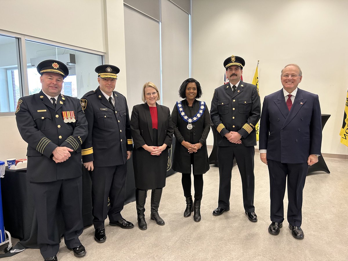 AnnetteGroves_'s tweet photo. Thank you to the Province,
Solicitor General Michael Kerzner and MPP Sylvia Jones for funding to support our firefighters.
#TownOfCaledon #Caledon #MayorAnnetteGroves #AnnetteGroves #RegionOfPeel #PeelRegion #Ontario #government #ONPoli #FireFighters #FireSafety https://t.co/eBRV9IE6RY
