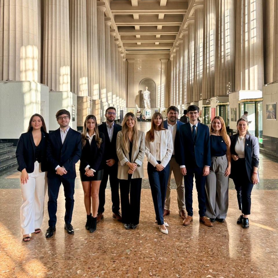 Finalizó la selección de equipos que nos representarán en el Concurso Interamericano de DDHH y en la edición 2025 de Mandela Human Rights Moot-Court Competition🌍 

Les deseamos suerte a los equipos en ambas Competencias.  
#OrgulloUBA💚
