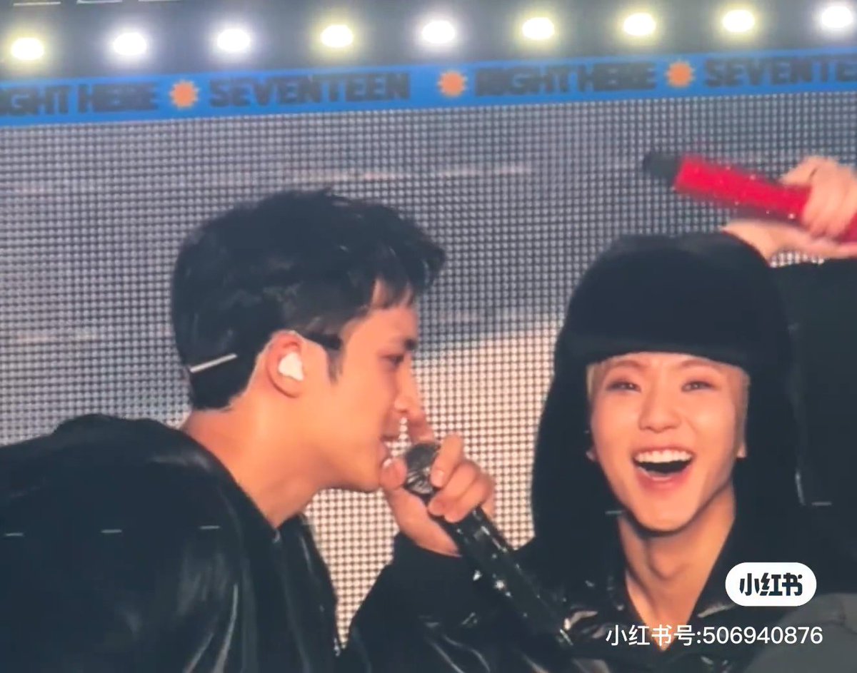 soongyu's tweet image. my happiness 🖤🧡