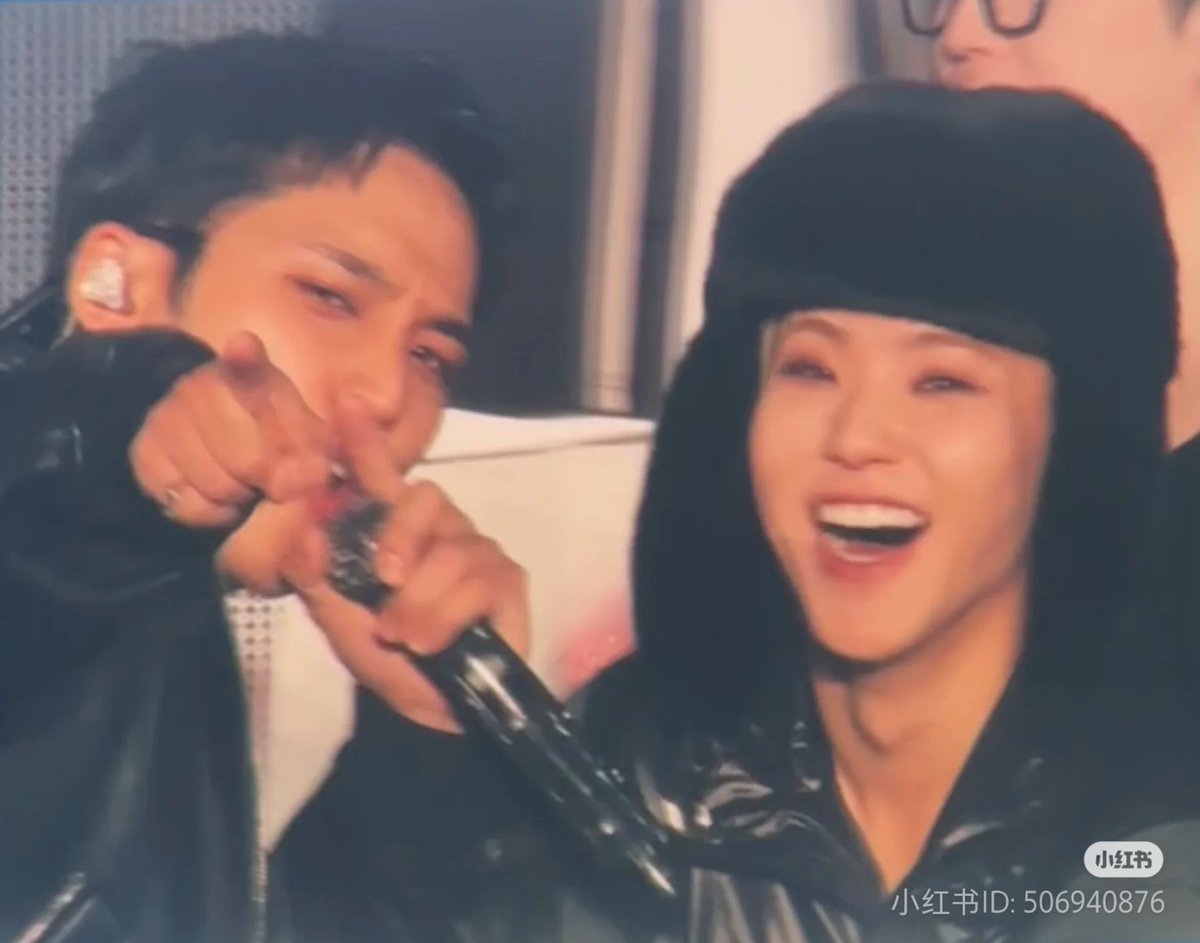 soongyu's tweet image. my happiness 🖤🧡