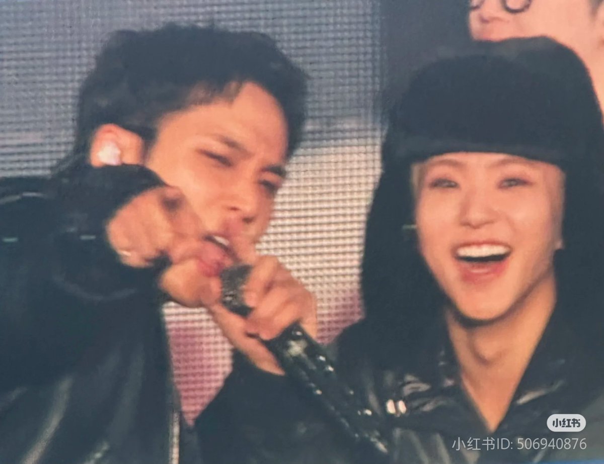 soongyu's tweet image. my happiness 🖤🧡