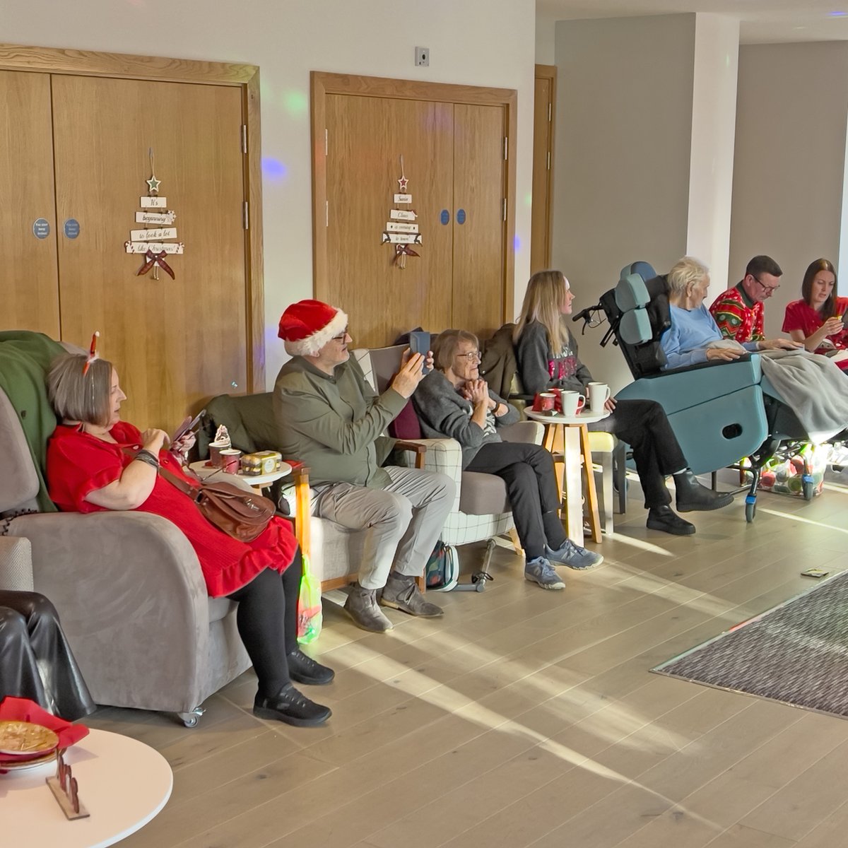 PPWHospice's tweet photo. Our Living Well Hub patients enjoyed a Christmas party today at the hospice and even welcomed a surprise visitor, none other than Santa himself. Everyone had a lovely festive time with music, dancing and festive food. 🎅

#ppwh #GlasgowsHospice #Letskeeponcaring https://t.co/fqtk2Vd6vy