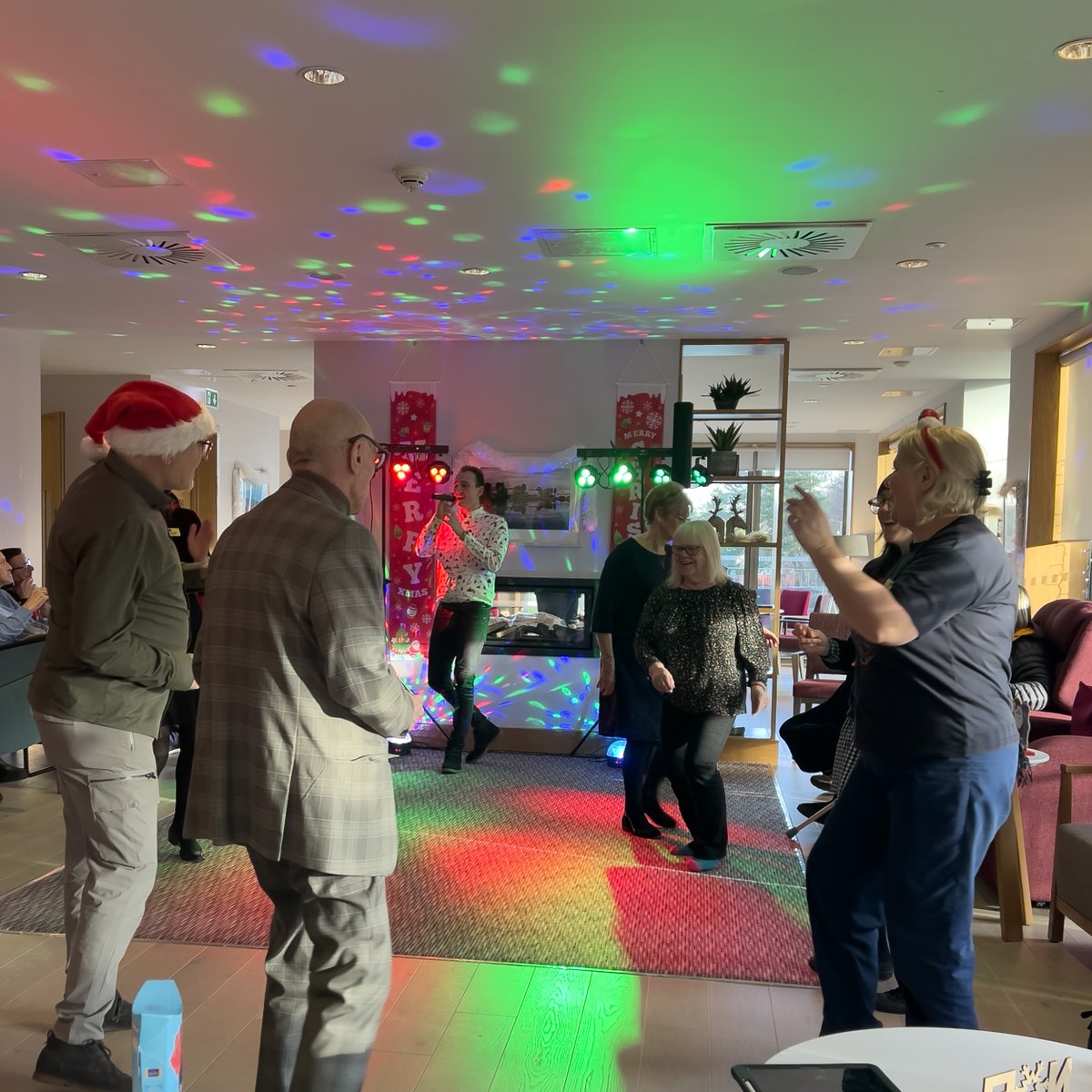 PPWHospice's tweet photo. Our Living Well Hub patients enjoyed a Christmas party today at the hospice and even welcomed a surprise visitor, none other than Santa himself. Everyone had a lovely festive time with music, dancing and festive food. 🎅

#ppwh #GlasgowsHospice #Letskeeponcaring https://t.co/fqtk2Vd6vy