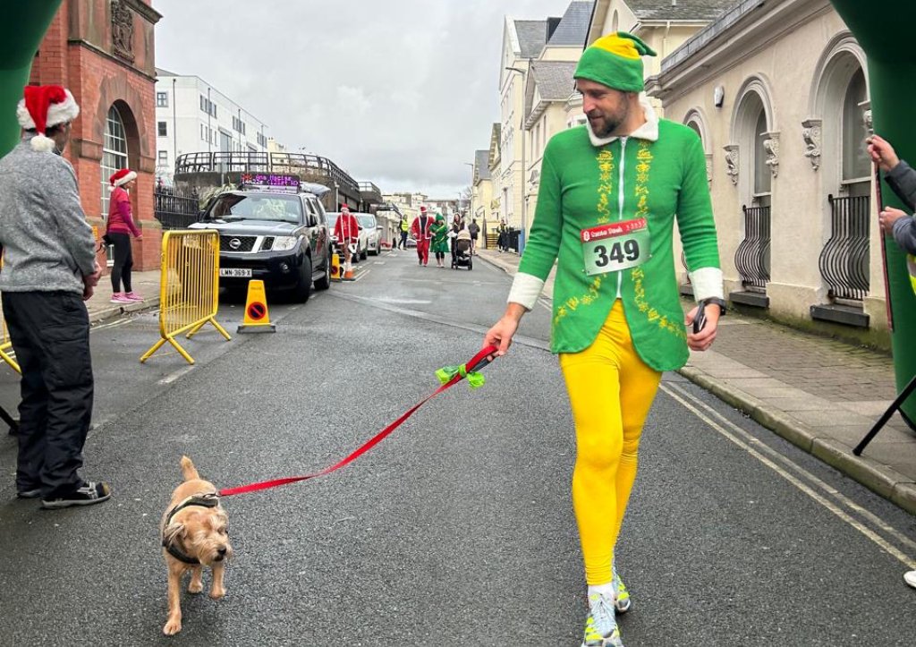 AmberGamingHQ's tweet photo. On our 5th year doing Santa Dash! 🎅🏻

Yesterday, our team took on the Isle of Man Bank Santa Dash &amp; what a lineup we had! Santas, elves, reindeers, candy canes, trees, puddings &amp; our lovely mascots Max, Albie, Harry &amp; Betty.

Thanks to the IOM Bank for hosting an amazing event. https://t.co/coIYrkMMNX