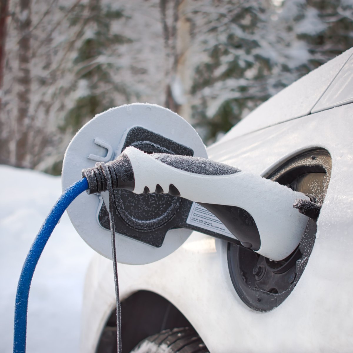 While EV chargers should operate as usual in the winter, cold temperatures may affect how long an EV takes to charge, especially outdoors. The ENERGY STAR Experts have all the info you need to plan your holiday road trips accordingly. #AskEnergyStar energystar.gov/products/ask-t…