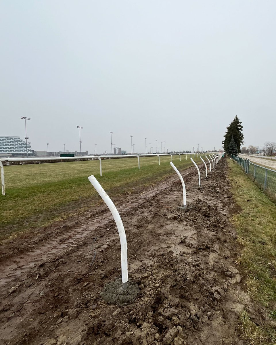 FlightLineGolf's tweet image. Wrapping up at #WoodbineRacetrack! This year, we reinstalled growing medium on the turf track with #HutchensonSandandMixes, repaired a concrete tunnel, &amp;amp; installed 150 gooseneck posts for a new railing system. Next year: sodding + backstretch rebuild. 🏇 #Woodbine
