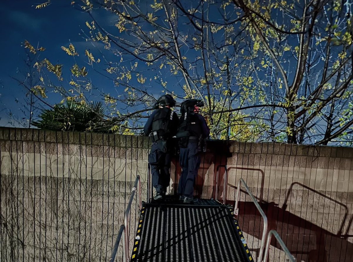 Patriot3Inc's tweet image. Earlier this week, San Francisco Police’s #TacticalUnit deployed their LIBERATOR #ElevatedTacticsSystem to provide containment atop a freeway sound barrier during the execution of a high risk search warrant!
•••
More info on the ETS at our website site, patriot3.com