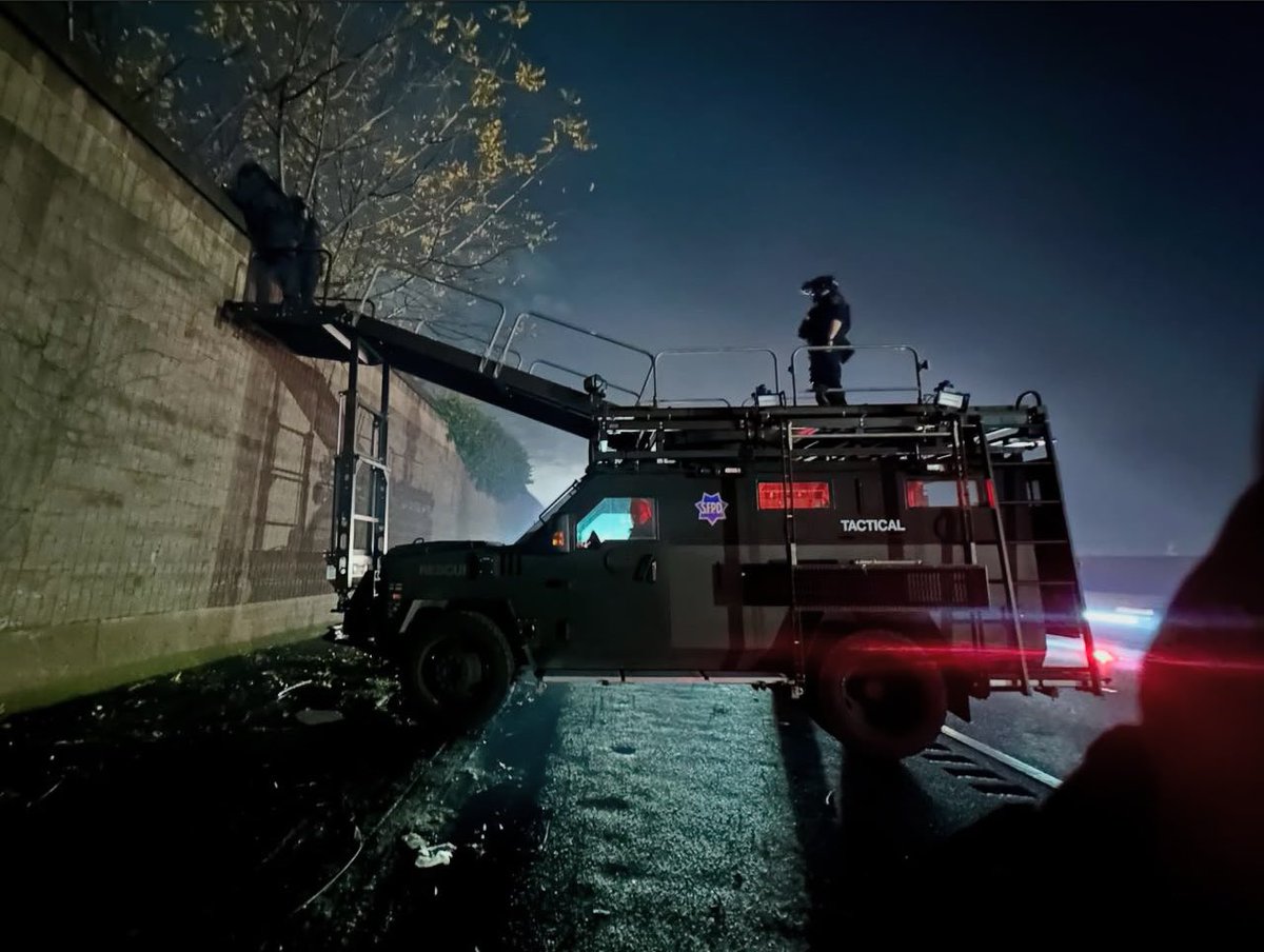 Patriot3Inc's tweet image. Earlier this week, San Francisco Police’s #TacticalUnit deployed their LIBERATOR #ElevatedTacticsSystem to provide containment atop a freeway sound barrier during the execution of a high risk search warrant!
•••
More info on the ETS at our website site, patriot3.com