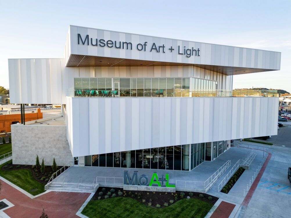 Archello's tweet image. The Museum of Art + Light integrates tradition with innovation through kinetic architecture and immersive digital art.
buff.ly/49ShkQ3

#InnovativeArchitecture #DigitalArt #DesignAndMaterials