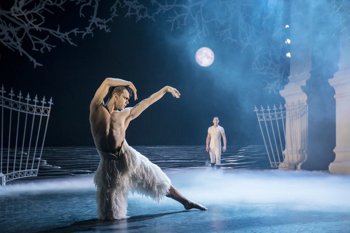 SurreyLibraries's tweet image. With the success of the last LGBTQ+ Community Performance project, there is another chance for LGBTQ+ adults to take part. Interested?  Sign up by 6th January ➡️ ow.ly/attr50Ucy5C

@New_Adventures @farnhammaltings @SurreyNews
#CommunityProject #SwanLake 📸 by Johan Persson