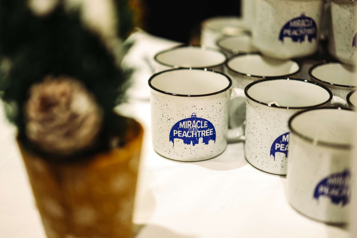 Cheers to a magical holiday season! 🥂🎄We’re reliving all the festive moments from our Hot Chocolate Crawls. A huge thank you to everyone who joined us to spread the holiday magic, and a special shoutout to all of our sponsors and crawl stops that made these events possible!