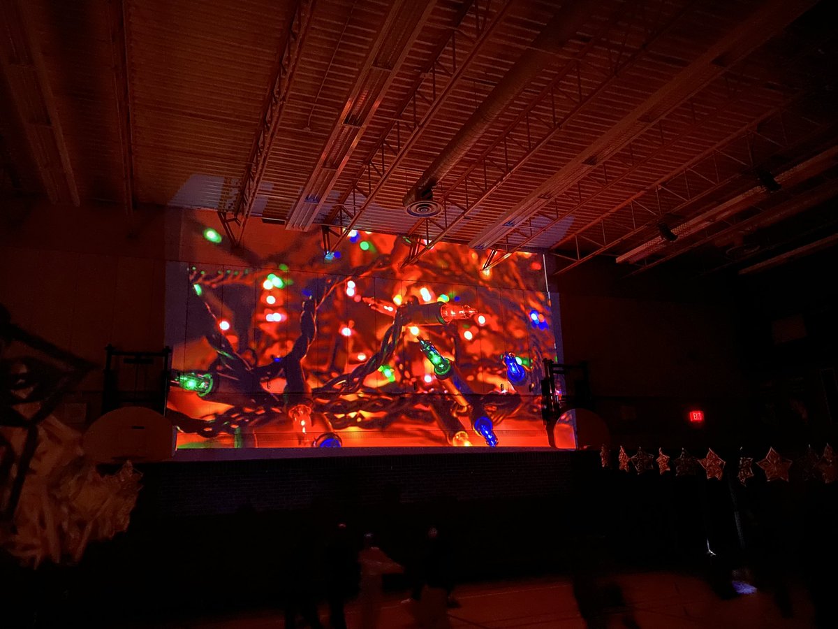 GordonSteam's tweet image. The dance party continued after recess for Grades 3 to 5! @BeaumondeBHJMS ❄️ Lots of energy!!!