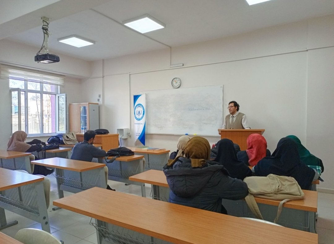 Doç.Dr Hakan Hemşinli hocamızla " İmam Gazali'nin Nefs Terbiyesi ve Ahlâkı Güzelleştirme" adlı kitabımızın tahlilini gerçekleştirdik. 

#yyü 
#bilgegençliktopluluğu 
#kitaptahlili