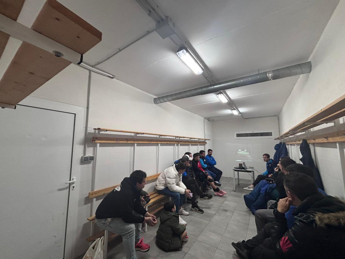 🗣️⚽️ Sesión de formación de nuestro director de tecnificación <a href="/AgusAlabau/">Agustín Alabau</a> a los entrenadores y entrenadoras de nuestra #EscuelaATG 

🔵⚪️ #GiletEsOtraHistoria