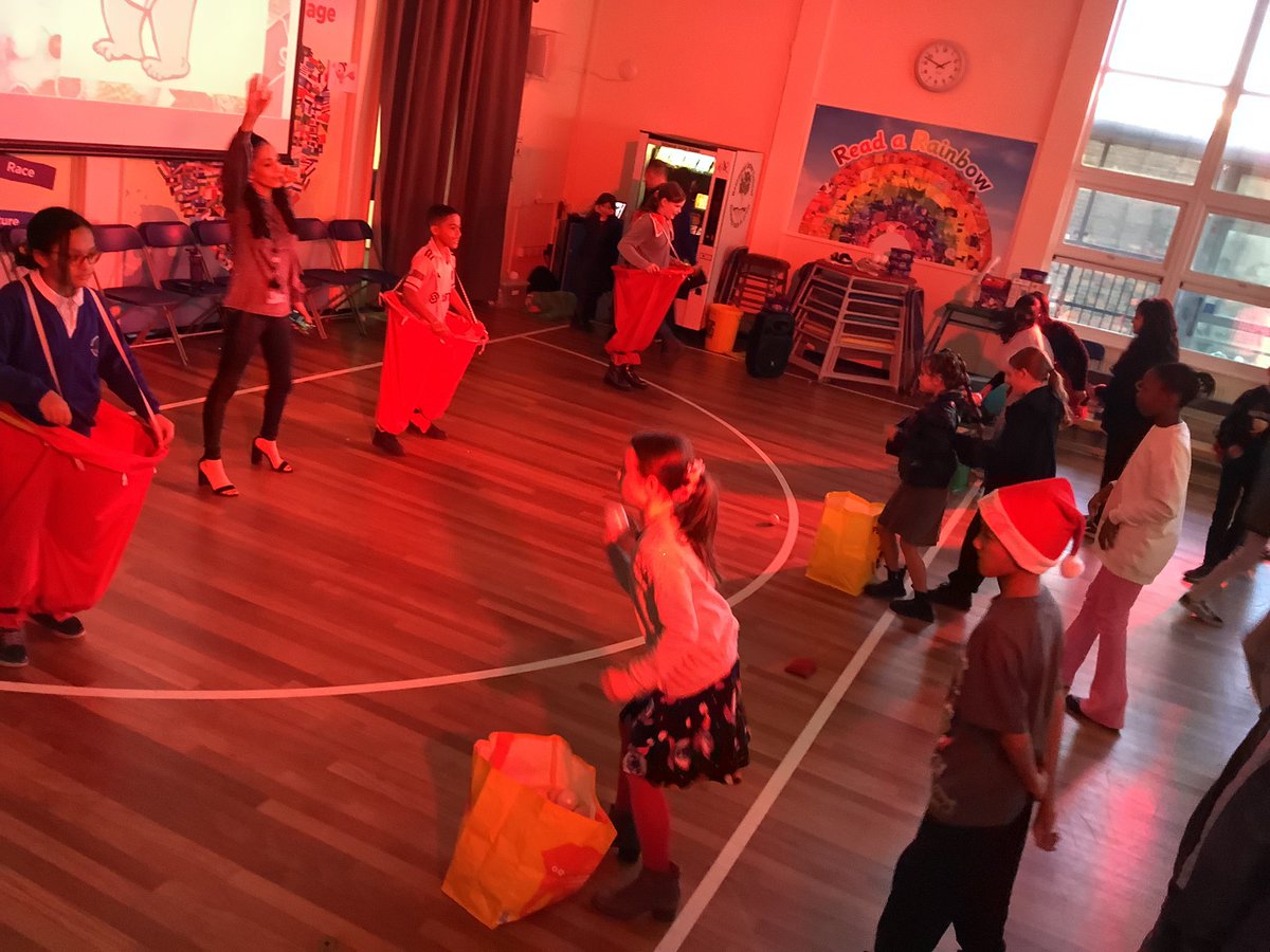 ReinwoodJuniors's tweet photo. Year 5 had an amazing Christmas party this afternoon. Happy Christmas everyone! #RJS5D #RJS5C #RJS5SH https://t.co/m9PQWESAIg