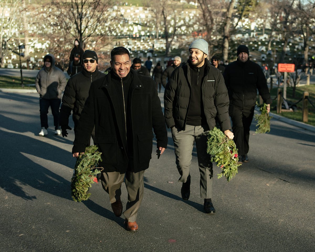 ArlPorsche's tweet photo. This past Saturday, the Porsche Arlington team proudly joined Wreaths Across America to honor and remember our nation’s veterans.

We are grateful to be part of such an inspiring mission.

#WreathsAcrossAmerica #HonorOurHeroes #PorscheArlingtonCares https://t.co/j6hX2A83uC