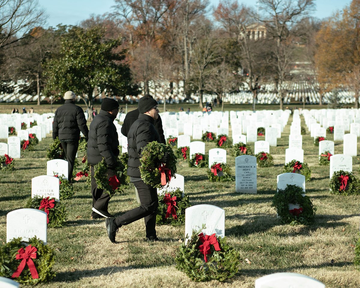 ArlPorsche's tweet photo. This past Saturday, the Porsche Arlington team proudly joined Wreaths Across America to honor and remember our nation’s veterans.

We are grateful to be part of such an inspiring mission.

#WreathsAcrossAmerica #HonorOurHeroes #PorscheArlingtonCares https://t.co/j6hX2A83uC