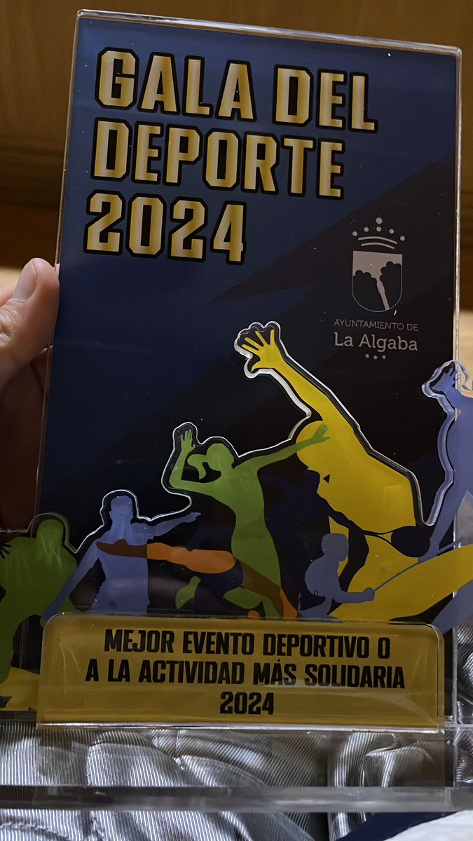 Las comunidades educativas de los tres colegios de La Algaba queremos compartir nuestra gratitud por el reconocimiento recibido en la reciente Gala del Deporte de La Algaba, donde se nos premió por organizacion del mejor evento solidario por la Carrera contra el Cáncer Infantil