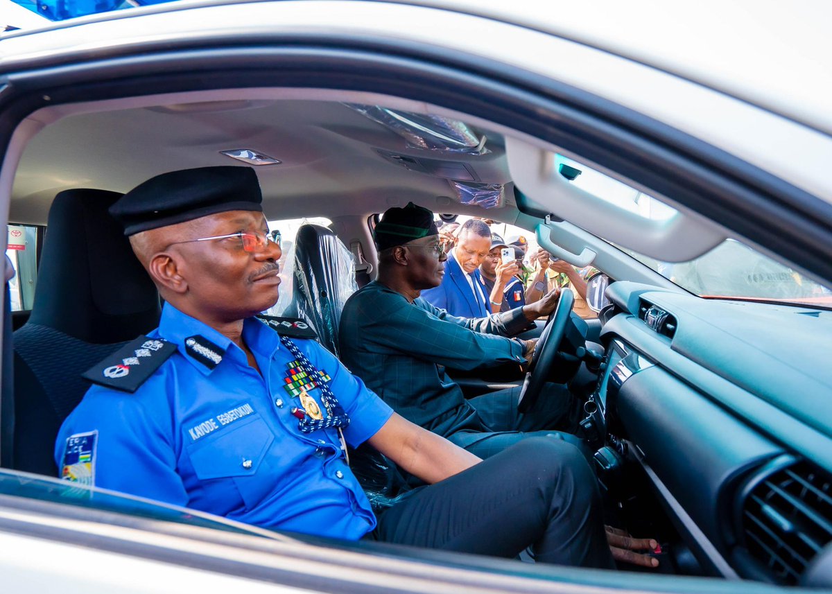 jidesanwoolu's tweet photo. Today, at our 18th Annual Town Hall Meeting on Security, I handed over 250 brand new patrol vehicles, along with essential hardware, communication devices, and protective gear, to our dedicated police force.

This initiative represents a significant advancement in our efforts to strengthen security operations throughout Lagos State. Security is vital for maintaining economic stability and community safety, and it remains a top priority for us in Lagos. We are resolute in our commitment to enhancing safety for all Lagosians.

We also extend our gratitude to our partners in the private sector for their unwavering support of the Lagos State Security Trust Fund (LSSTF) in our mission to ensure safety throughout Lagos.