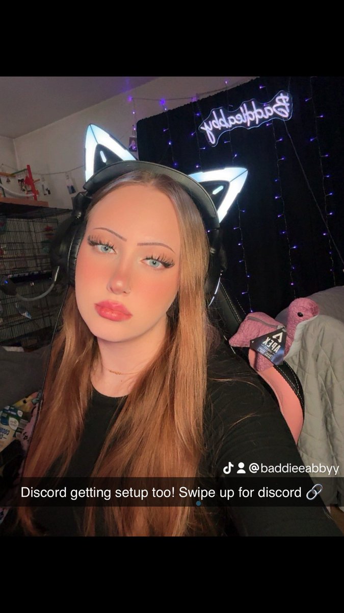 baddiee_abby's tweet photo. 🌟Come watch this fun #stream from just now! We got the win! We were live on #twitch #streaming CLICK THE LINK TO WATCH🫶🏻 #ApexLegends #gamergirl #win 
  💞P.S. I go #live on #tiktok with facecam aswell! My @ is baddieeabbyy 

  👋🏼  https://t.co/8YWWlh8rOq https://t.co/C2BXvgogpg