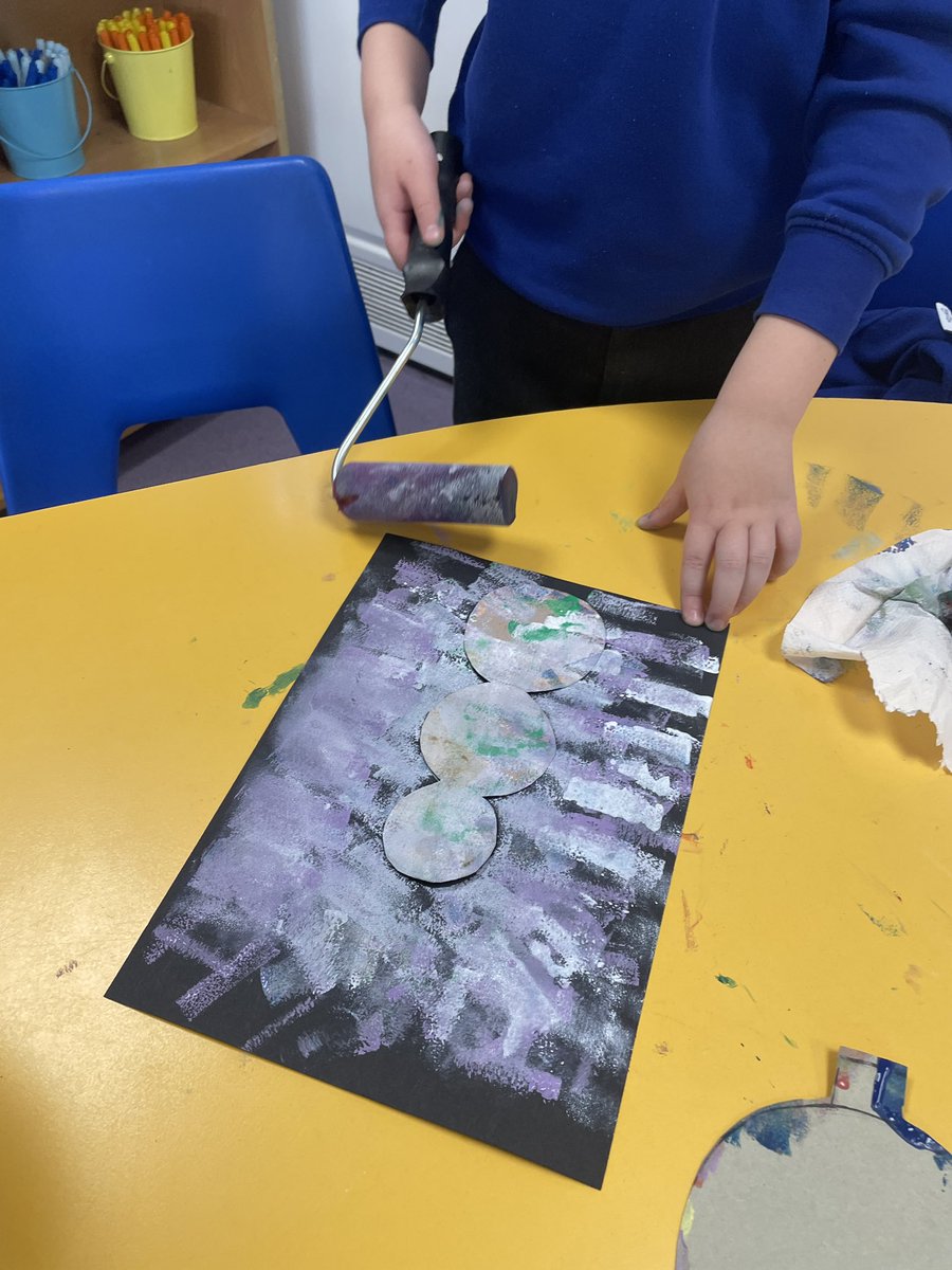 Year 2 have been making some beautiful Christmas collages and stencil paintings this week 🎄🎨