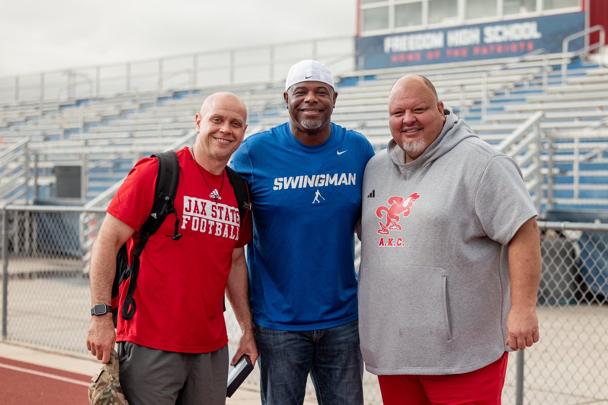 Parker Whiteman (@parkerwhiteman) on Twitter photo It was great seeing our guy Ken again yesterday at practice. One of the most humble guys you will ever meet‼️
Shoutout to <a href="/raquelrod_23/">Raquel Rodriguez</a> for the picture❗️
#SwingMan
#HardEdge It was great seeing our guy Ken again yesterday at practice. One of the most humble guys you will ever meet‼️
Shoutout to <a href="/raquelrod_23/">Raquel Rodriguez</a> for the picture❗️
#SwingMan
#HardEdge