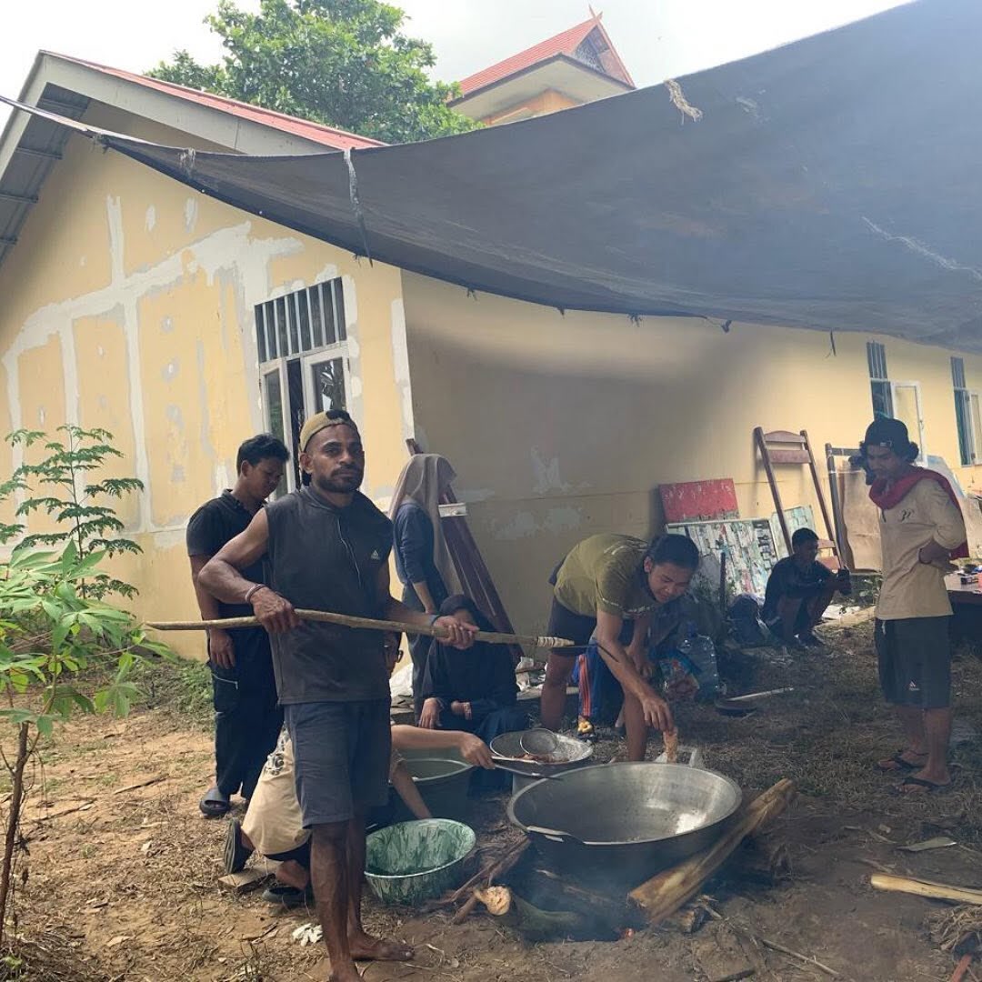 Mapala_SIGINJAI's tweet photo. 🕌 :: [ BUKBER KURMA 2024 ]
Salam lestari✊🏻🍃
Hallo SIGINJAI family dan teman-teman lainnya! 
Kegiatan ini adalah buka puasa bersama Mapala SIGINJAI Unja dengan tema "BUKBER KURMA, BUKA BERSAMA SAMBIL KOKOHKAN TALI SILATURAHMI ANTAR SESAMA ANGGOTA". https://t.co/s2i2wliopn