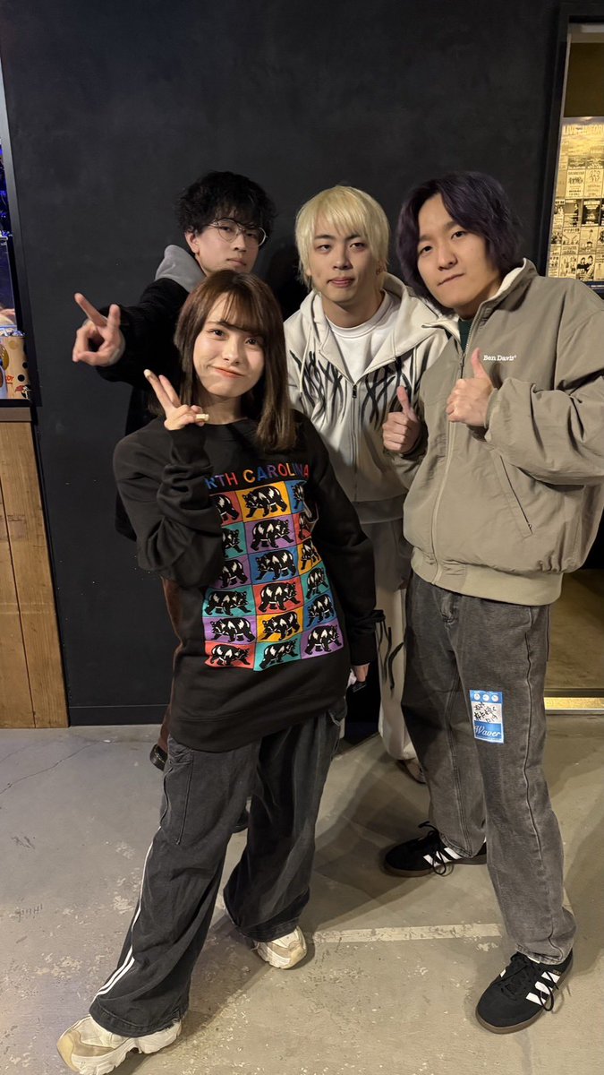 12月19日(木)
『JuicyBox』 @下北沢WAVER
ありがとうございました！！

年内最後のLIVEでございました！
久々の曲もありましたがいかがでしたか？
また来年のLIVEでお会いしましょう！

~Set List~

1. 黒珈琲
2. PAPAIYA
3. 鳴く
4. Relief
5. 僕らはこのままじゃ死ねない