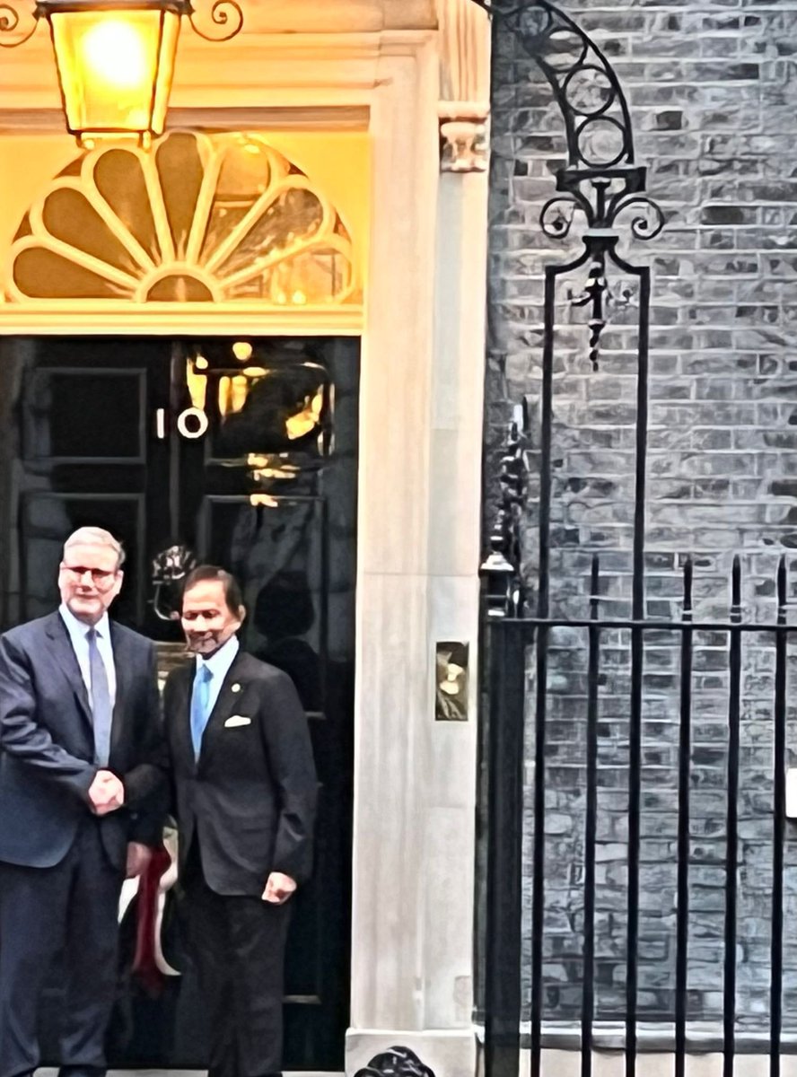 AMcKenzieFCDO's tweet photo. Warm &amp; substantial meetings in London this week. HM The Sultan of 🇧🇳 and 🇬🇧 PM Starmer renewed the Garrison Agreement, underpinning British Forces Brunei. Meaningful talks on security, trade, nature &amp; bilateral issues + genuine connections as we mark 40 years of dip relations. https://t.co/Fsn75u5mHj