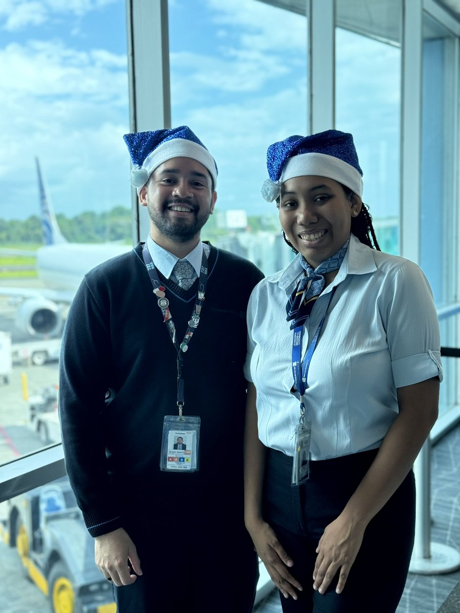 CopaAirlines's tweet photo. En esta época de emociones, nos sentimos felices de poder llevarte a tu destino especial. 💙✈️ #CopaTeam https://t.co/kyBsDz6q0b