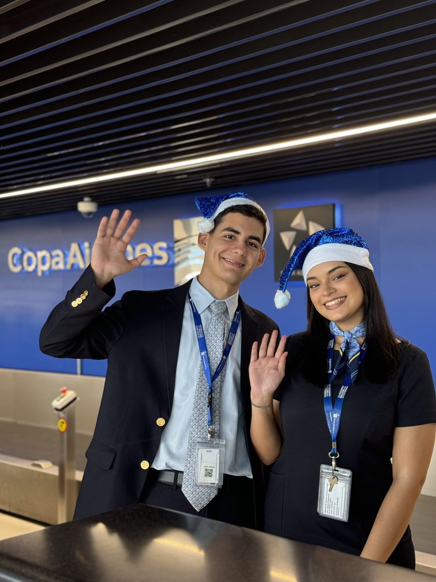 CopaAirlines's tweet photo. En esta época de emociones, nos sentimos felices de poder llevarte a tu destino especial. 💙✈️ #CopaTeam https://t.co/kyBsDz6q0b