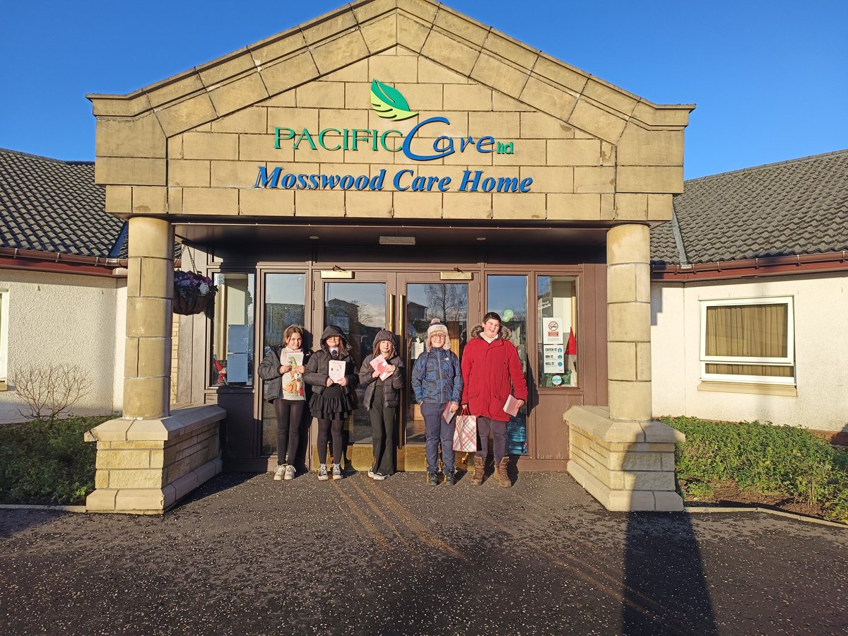 Our P7/6 representatives visited Mosswood Care Home this afternoon to deliver handmade Christmas cards to the residents 🎄 We loved spending time with everyone and hearing all about their day 😍 We are looking forward to visiting again in January 💙