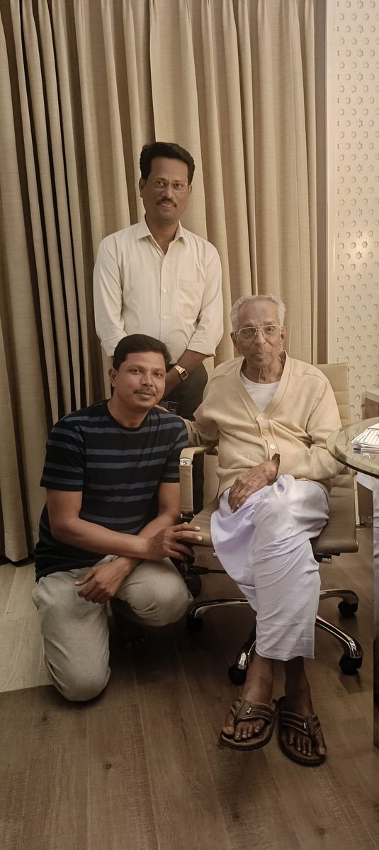 Siddalinga75849's tweet photo. ಮಂಡ್ಯದಲ್ಲಿ ನಡೆಯುತ್ತಿರುವ 87ನೇ ಅಖೀಲ ಭಾರತ ಕನ್ನಡ ಸಾಹಿತ್ಯ ಸಮ್ಮೇಳನದ ಸರ್ವಧ್ಯಕ್ಷರಾದ ಶ್ರೀ ಗೋ. ರು. ಚನ್ನಬಸಪ್ಪ ಅವರೊಂದಿಗೆ...... https://t.co/SUUUUTyDwW