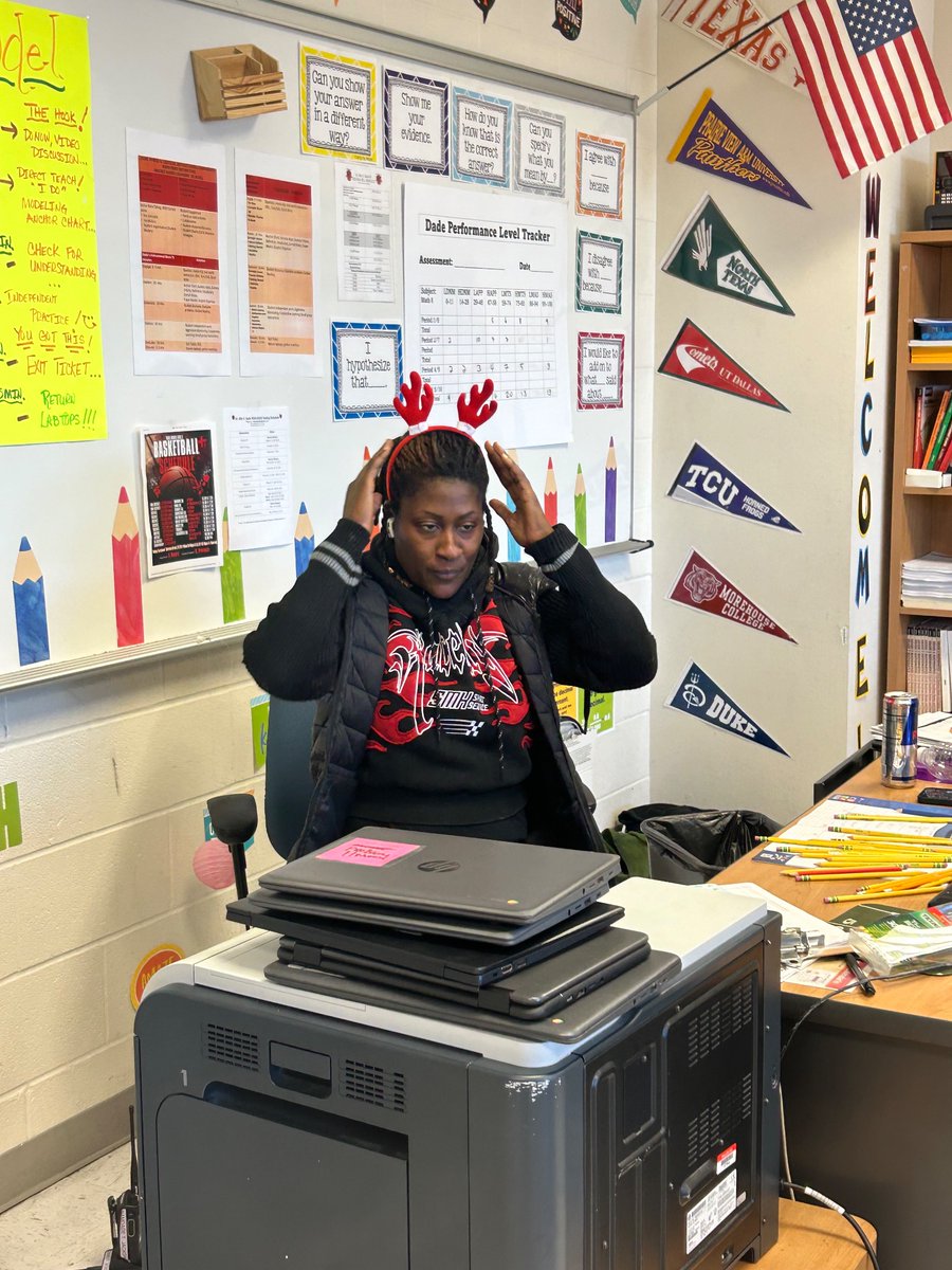 Billy E. Dade (@dademsdallasisd) on Twitter photo Spreading a little holiday cheer across the nation
<a href="/taushasimms/">LaTausha Simmons</a> <a href="/LincolnMadison7/">Lincoln-Madison Vertical Team</a> Spreading a little holiday cheer across the nation
<a href="/taushasimms/">LaTausha Simmons</a> <a href="/LincolnMadison7/">Lincoln-Madison Vertical Team</a>