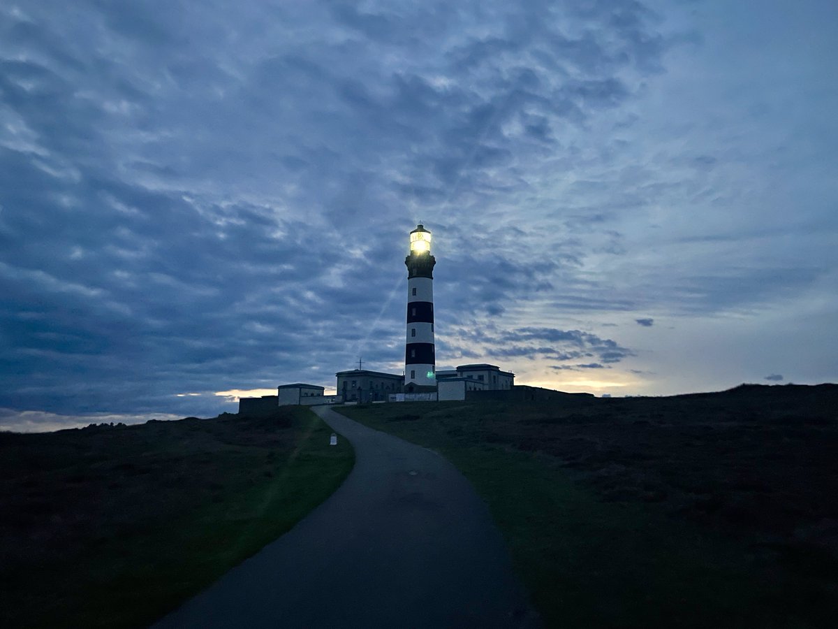 Gardien de Phare 🌊 (@gardien2phare) on Twitter photo Et joyeux anniversaire au mythique #phare ouessantin du Créac'h, allumé il y a 161 ans aujourd'hui! 🎂🍾
📸<a href="/Gardien2Phare/">Gardien de Phare 🌊</a> Et joyeux anniversaire au mythique #phare ouessantin du Créac'h, allumé il y a 161 ans aujourd'hui! 🎂🍾
📸<a href="/Gardien2Phare/">Gardien de Phare 🌊</a>