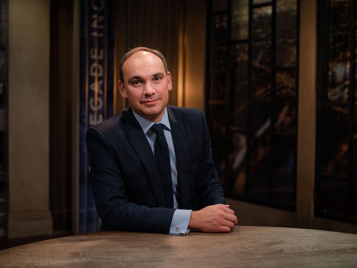 It is with deep sadness that the family of Ross Ashcroft announce his passing on Dec 13, 2024, at age 47. A visionary broadcaster he leaves a lasting legacy through Four Horsemen and Renegade Inc. He is survived by his wife Megan and three young children.  Rest in peace. 🖤