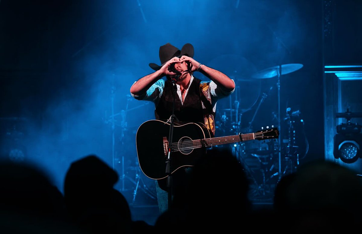 wrnashville's tweet photo. We’ve got a #GoodFeelin today, because it’s @RandallKingBand's birthday! Happy Birthday to our Honky Tonk king 👑🎂 https://t.co/UesjoctIB2