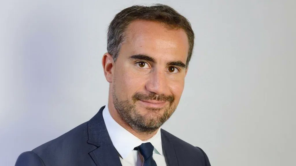 Contexte (@contexte) on Twitter photo Négociateur résolu, fin connaisseur des politiques sociales et de santé... Qui est Jérôme Marchand-Arvier, éphémère directeur adjoint du cabinet de Michel Barnier ?
Portrait par Justine Daniel et <a href="/AurelieFRANC/">Aurélie Franc</a> ➡️ contexte.com/article/sante/… Négociateur résolu, fin connaisseur des politiques sociales et de santé... Qui est Jérôme Marchand-Arvier, éphémère directeur adjoint du cabinet de Michel Barnier ?
Portrait par Justine Daniel et <a href="/AurelieFRANC/">Aurélie Franc</a> ➡️ contexte.com/article/sante/…