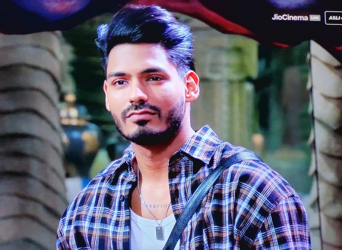 Kashyap_Priyu's tweet image. Ye kon hai ??

#DigvijayRahtee  #BigBoss18