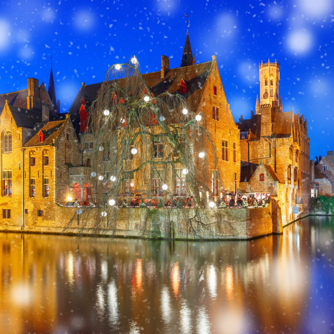 En esta época, los canales de #Brujas brillan con una luz especial. ✨🎄 Las calles empedradas, los reflejos en el agua, los mercadillos navideños y la arquitectura medieval crean un ambiente de cuento de hadas en esta ciudad de #Bélgica
dynamic-tours.com