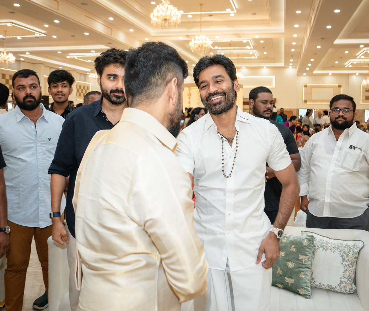 Chowdrey_Pro's tweet photo. HD stills - #Dhanush sir with Chaiyan @chiyaan sir at @AakashBaskaran wedding 💍

#IdlyKadai #VeeraDheeraSooran https://t.co/iB721HyARn