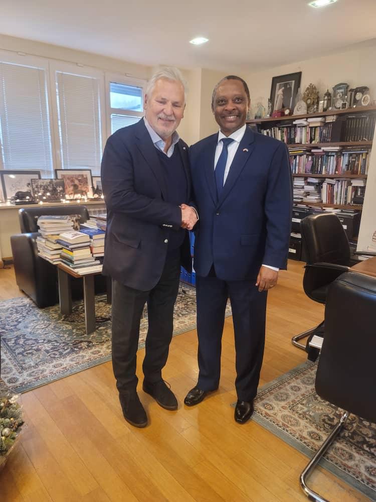 Anastase SHYAKA (@ashyaka) on Twitter photo A great honor & pleasure meeting HE Aleksander #Kwasniewski, fmr President of #Poland (1995-2005). Its under his Leadership that Poland acceded to #NATO & #EU. #WesolychSwiat, Panie Prezydencie! <a href="/MSZ_RP/">Ministerstwo Spraw Zagranicznych RP 🇵🇱</a> <a href="/RwandaInPoland/">Rwanda in Poland</a> <a href="/RwandaMFA/">Ministry of Foreign Affairs & Int'l Cooperation</a> A great honor & pleasure meeting HE Aleksander #Kwasniewski, fmr President of #Poland (1995-2005). Its under his Leadership that Poland acceded to #NATO & #EU. #WesolychSwiat, Panie Prezydencie! <a href="/MSZ_RP/">Ministerstwo Spraw Zagranicznych RP 🇵🇱</a> <a href="/RwandaInPoland/">Rwanda in Poland</a> <a href="/RwandaMFA/">Ministry of Foreign Affairs & Int'l Cooperation</a>
