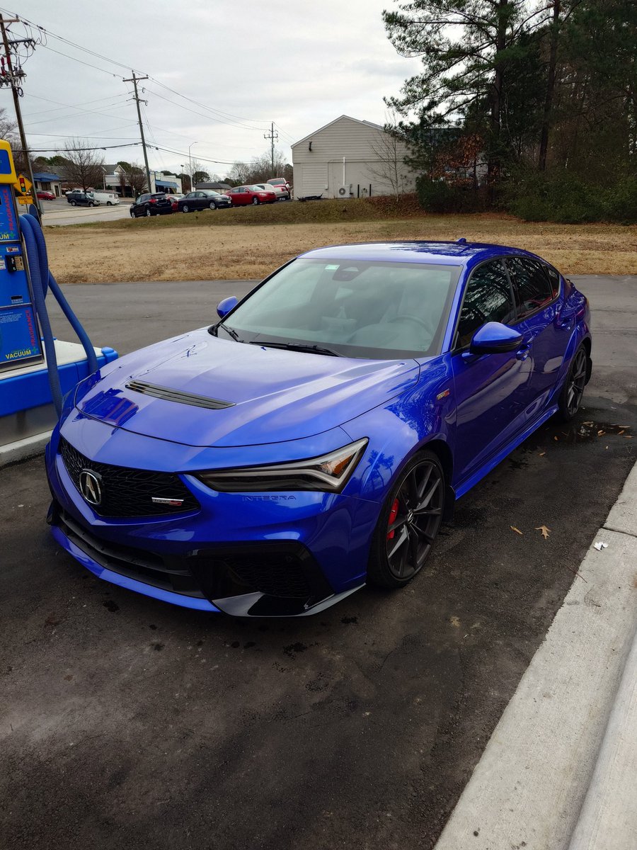 Kloacy's tweet photo. No before shot, but Atlanta and back twice, then NY and back, she definitely needed a wash. https://t.co/wUxLLqJWLb