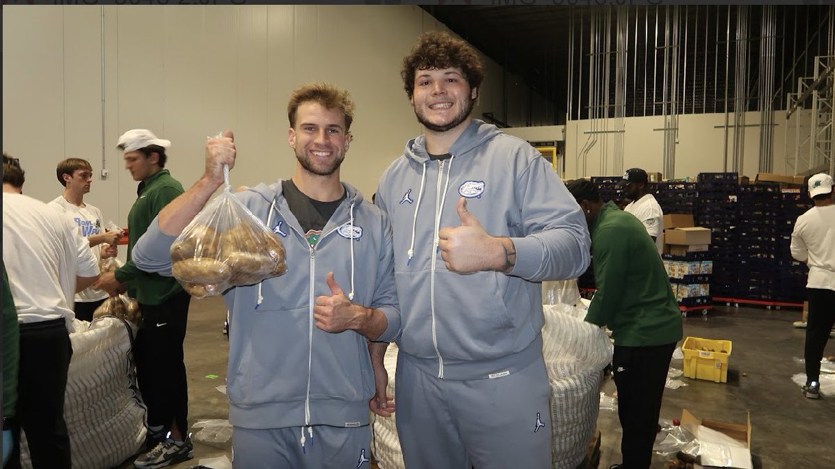 Had a fun with the team working with Tampa Bay we're working alongside <a href="/FeedingTampaBay/">Feeding Tampa Bay</a> to spread hope. Join Feed The Season: FeedingTampaBay.org/FeedTheSeason <a href="/Fl_Victorious/">Florida Victorious</a> #FVFoundation