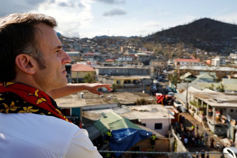 realmarcel1's tweet photo. Toujours aussi indécent, la séance photo de Macron à Mayotte https://t.co/hyGSd1LZYV