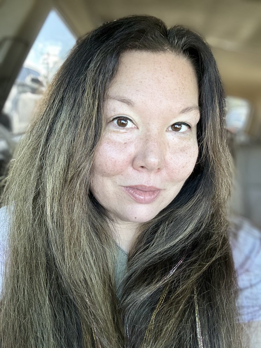 Shelley_Knight1's tweet image. But first a selfie showing y’all my frizzy hair after a shampoo day. Always keeping it 💯💯💯. #YouAREBeautiful